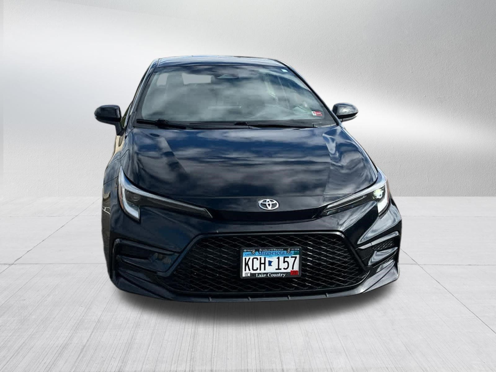 Used 2023 Toyota Corolla SE FWD image 2