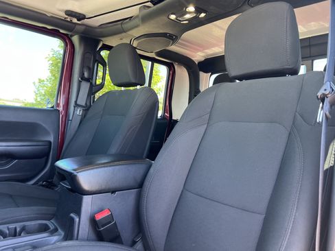 Used 2021 Jeep Gladiator Sport AWD/4WD image 24
