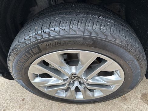 Used 2024 Toyota RAV4 XLE Premium image 23