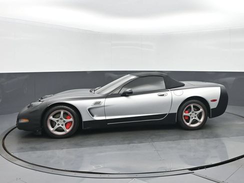 Used 2002 Chevrolet Corvette Convertible w/ Preferred Equipment Group2 RWD image 6