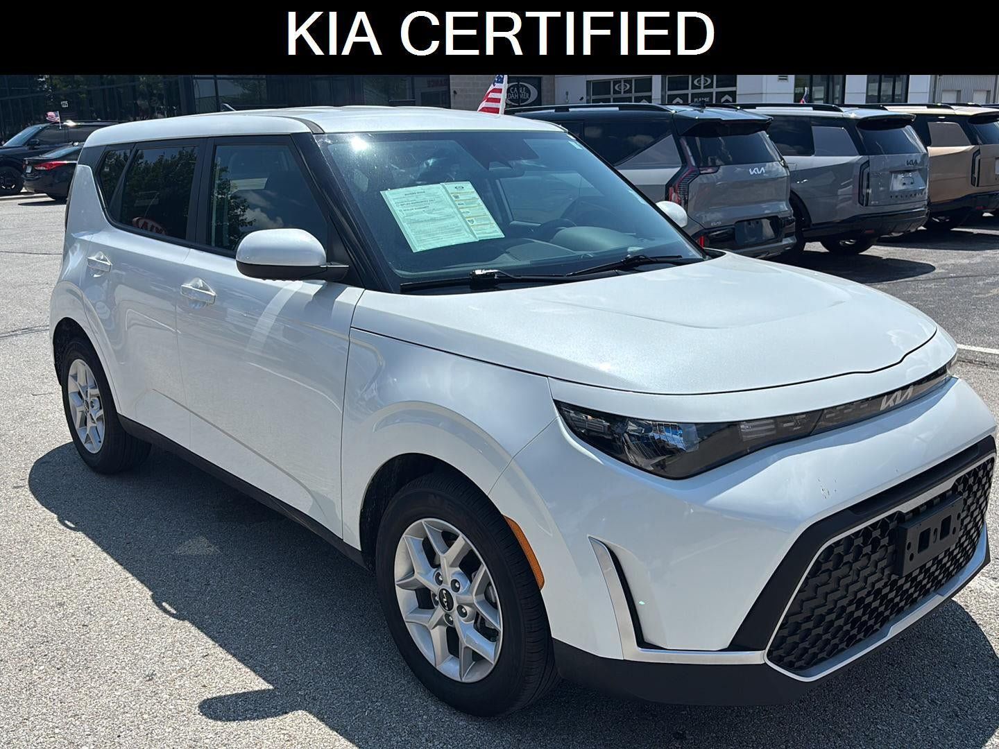 Certified 2025 Kia Soul LX FWD image 1