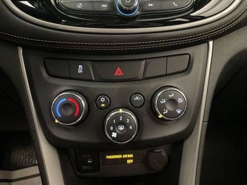 Used 2018 Chevrolet Trax LT w/ LT Convenience Package AWD/4WD image 11