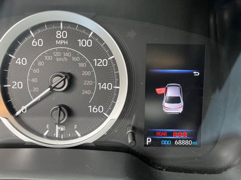 Used 2021 Toyota Corolla LE image 9