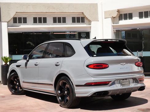 Used 2023 Bentley Bentayga AWD/4WD image 3