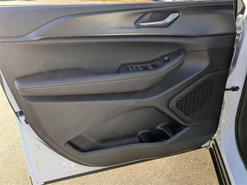 New 2025 Jeep Grand Cherokee L Laredo image 9