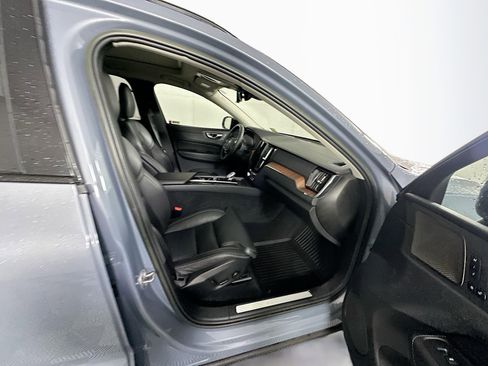 Used 2023 Volvo XC60 B5 Ultimate w/ Protection Package Premier image 32