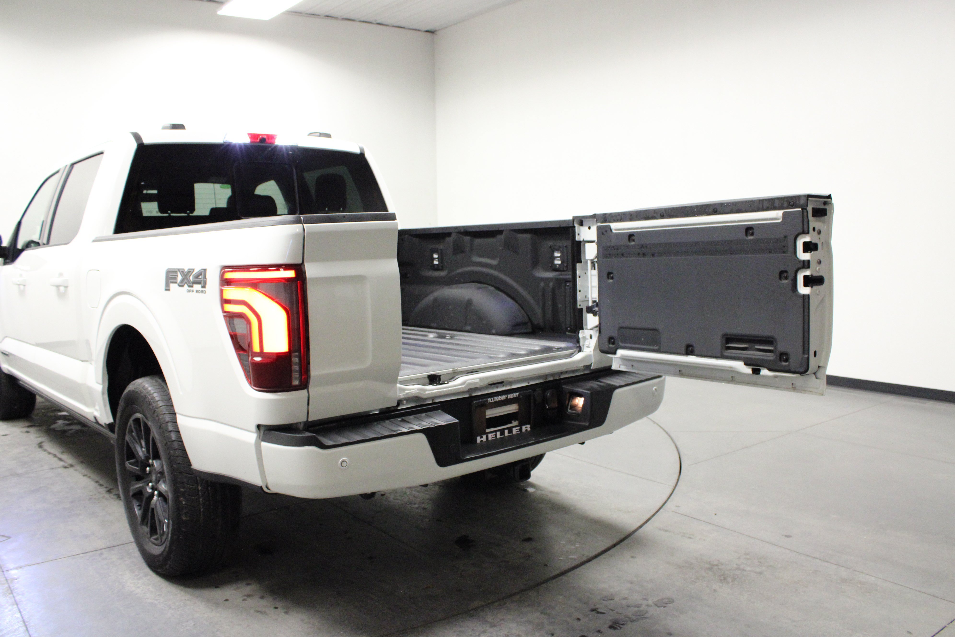 Used 2024 Ford F150 Platinum w/ FX4 Off-Road Package AWD/4WD image 14
