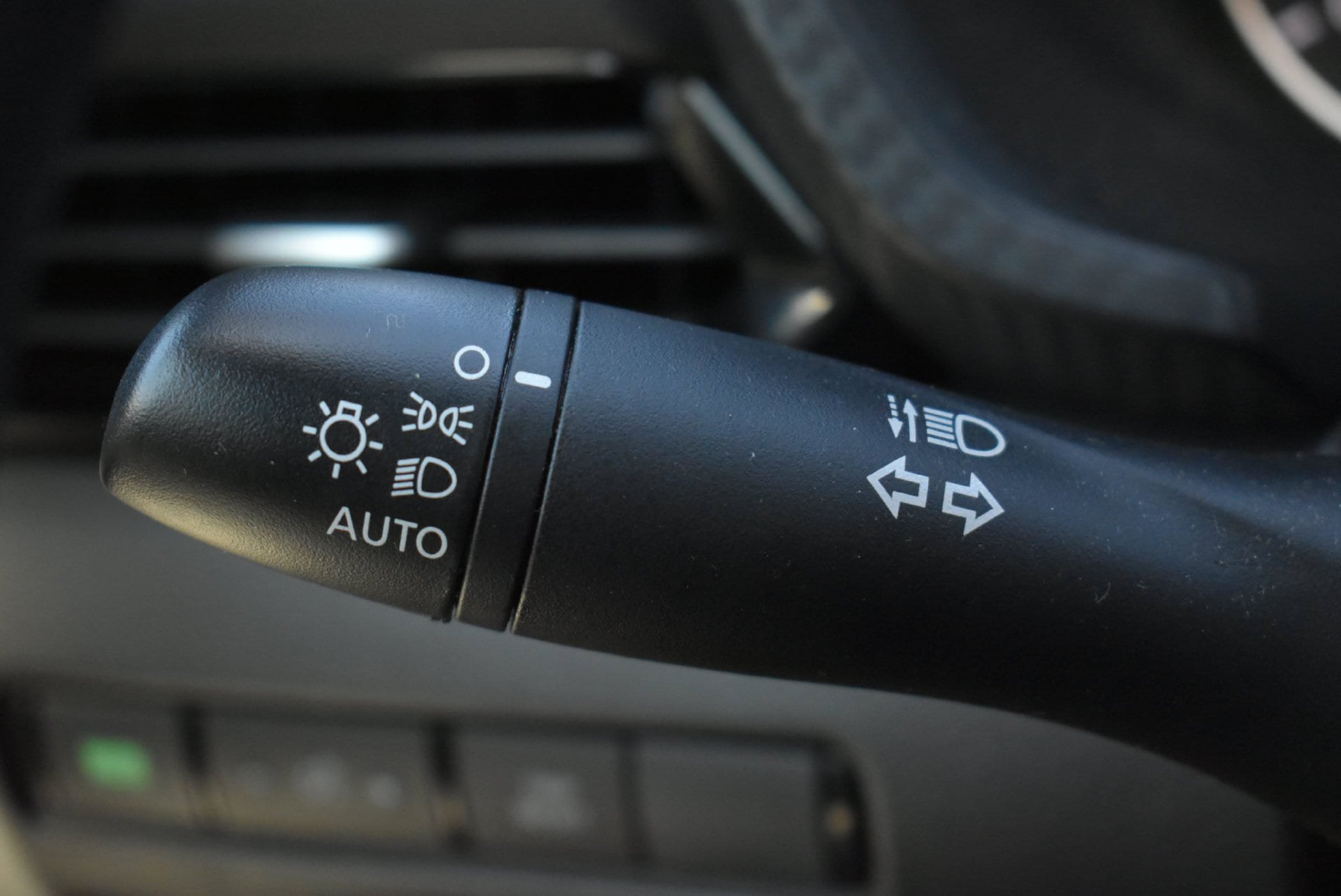 Used 2025 Nissan Sentra SV w/ Trunk Package FWD image 21