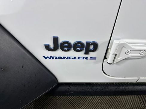 Used 2023 Jeep Wrangler Unlimited w/ Cold Weather Group image 10