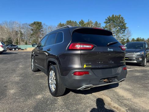 Used 2017 Jeep Cherokee Limited w/ Luxury Group AWD/4WD image 6
