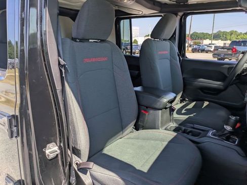 Used 2025 Jeep Wrangler Unlimited Rubicon AWD/4WD image 35