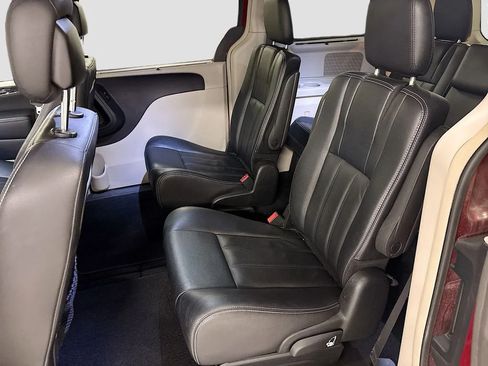 Used 2015 Chrysler Town & Country Touring w/ Driver Convenience Group FWD image 11
