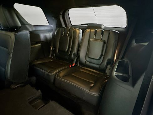 Used 2017 Ford Explorer Limited image 30