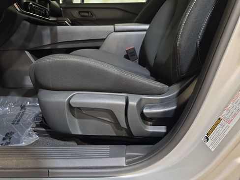 Used 2024 Nissan Rogue S FWD image 14
