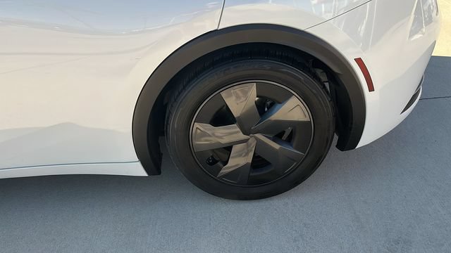 Used 2025 Toyota Prius LE FWD image 21