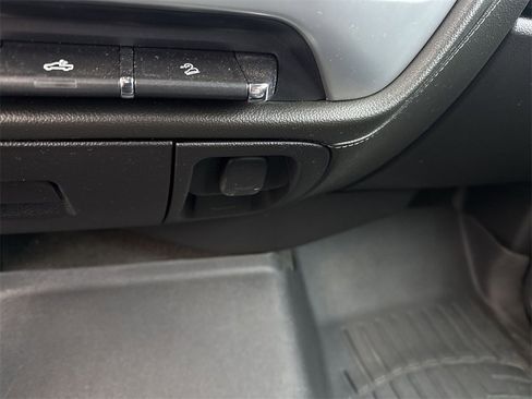 Used 2015 GMC Sierra 1500 SLE w/ SLE Value Package image 29