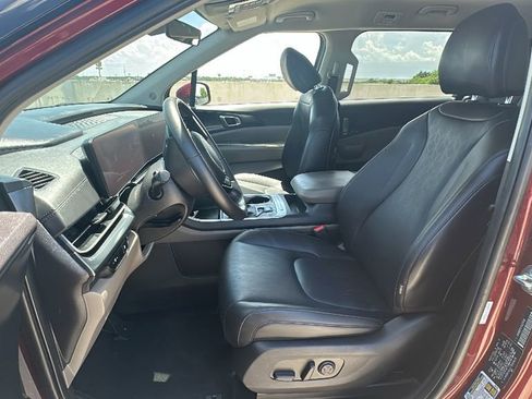 Used 2026 Kia Carnival FWD image 4