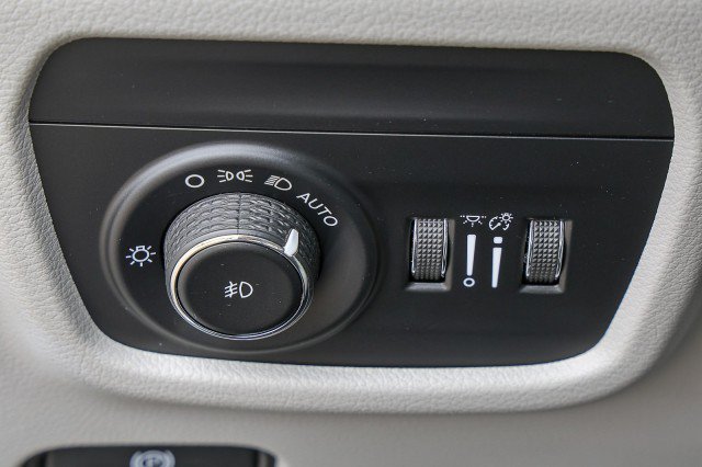 Used 2022 Jeep Grand Cherokee Summit w/ Adv Protech Group IV AWD/4WD image 33