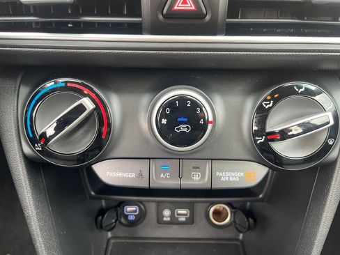 Used 2019 Hyundai Kona SE FWD image 16