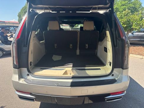 Used 2021 Cadillac Escalade ESV Premium Luxury w/ Driver Assist Tech Package AWD/4WD image 22