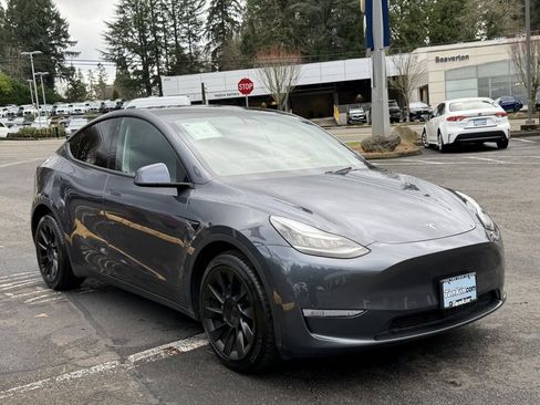 Used 2021 Tesla Model Y Long Range image 1