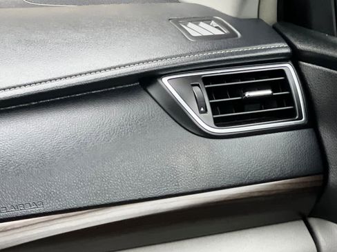 Used 2016 Toyota Camry LE image 14