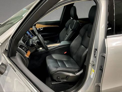 Certified 2023 Volvo XC90 B5 Plus AWD/4WD image 21