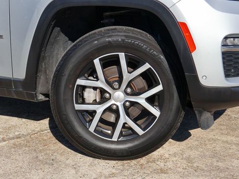 Used 2023 Jeep Grand Cherokee Limited w/ Luxury Tech Group II image 26