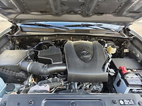 Used 2018 Toyota Tacoma SR image 26