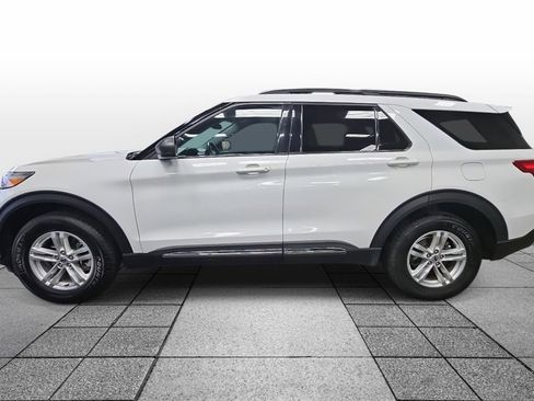 Used 2023 Ford Explorer XLT w/ Equipment Group 202A image 8