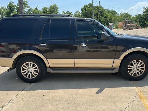 Used 2013 Ford Expedition XLT RWD image 6