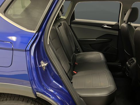 Used 2022 Volkswagen Taos SE w/ Panoramic Sunroof Package FWD image 25