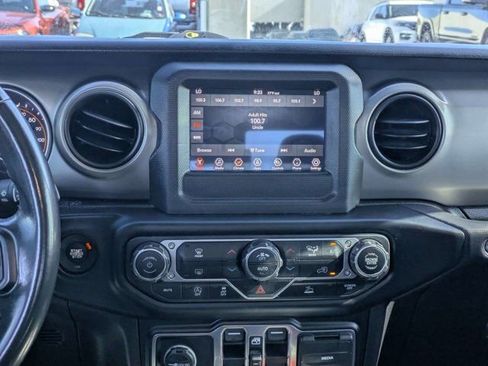 Used 2021 Jeep Gladiator Sport image 16