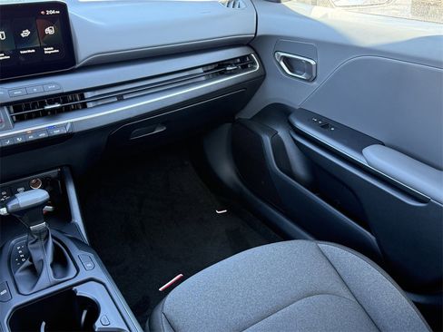 New 2025 Kia K4 LXS image 16