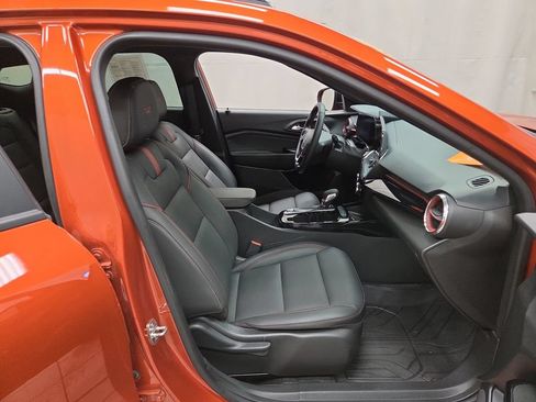 Used 2024 Chevrolet Trax RS w/ Sunroof Package FWD image 12