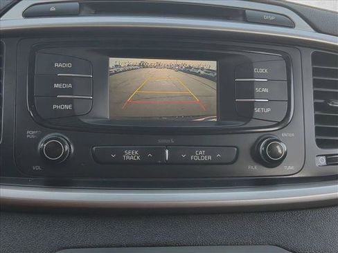 Used 2017 Kia Sorento FWD image 13
