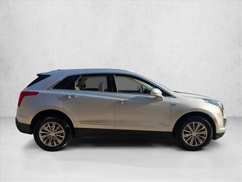 Used 2017 Cadillac XT5 Luxury w/ Driver Awareness Package image 4