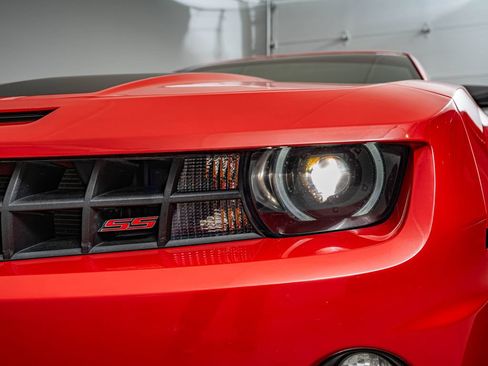 Used 2010 Chevrolet Camaro SS RWD image 11