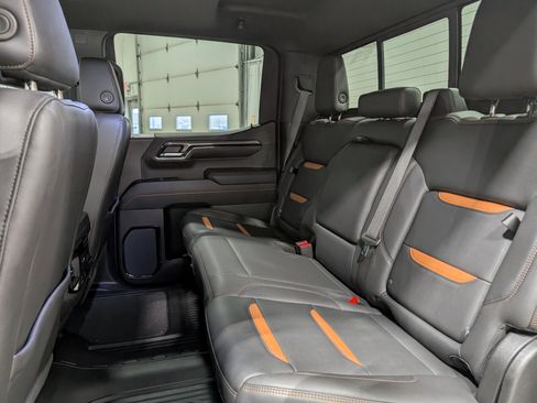 Used 2024 GMC Sierra 1500 AT4 w/ Technology Package image 18