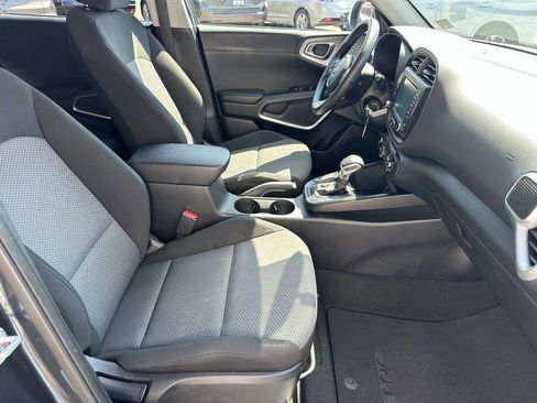 Used 2020 Kia Soul LX image 12