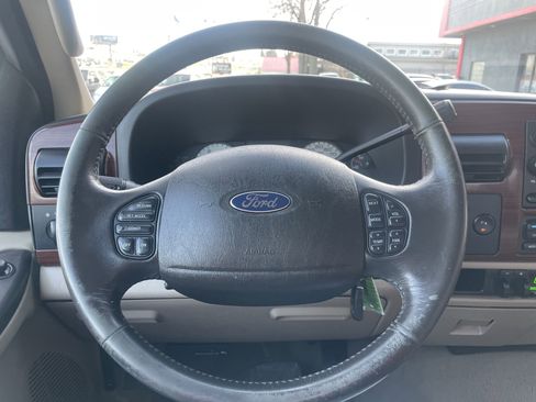 Used 2006 Ford F350 Lariat image 12