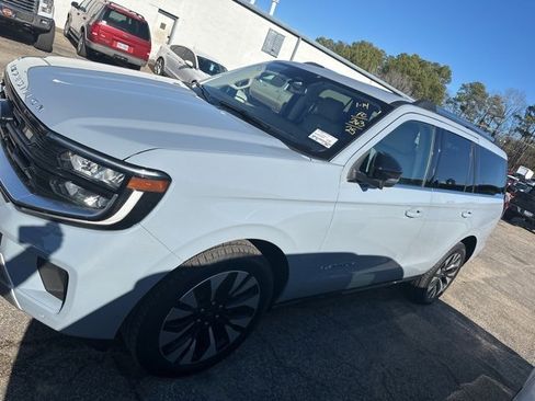 Used 2025 Ford Expedition Platinum w/ Driver's Package image 3