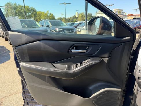 Used 2025 Nissan Rogue SV AWD/4WD image 18