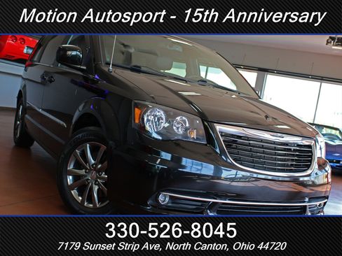 Used 2015 Chrysler Town & Country S w/ Driver Convenience Group FWD image 57