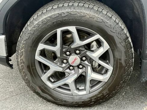 Used 2024 GMC Sierra 1500 SLT w/ SLT Premium Plus Package AWD/4WD image 32