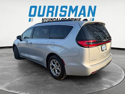 Used 2023 Chrysler Pacifica Limited image 4