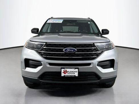 Used 2023 Ford Explorer XLT AWD/4WD image 2