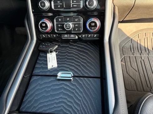 Used 2023 GMC Yukon Denali w/ Denali Reserve Package AWD/4WD image 11