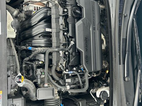 Used 2023 Hyundai Elantra SEL image 17