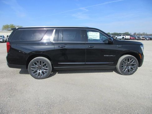 New 2026 GMC Yukon XL Denali Ultimate image 3